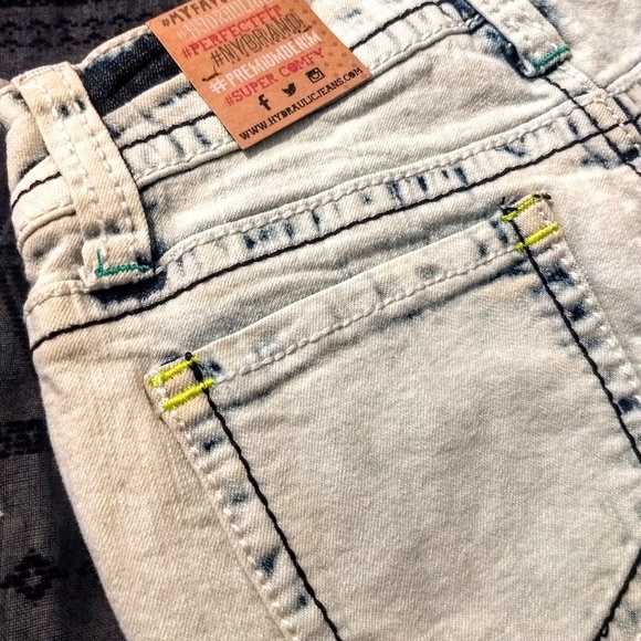 Tilly's HYDRAULIC | Acid Washed Mini Shorts - Picture 3 of 8